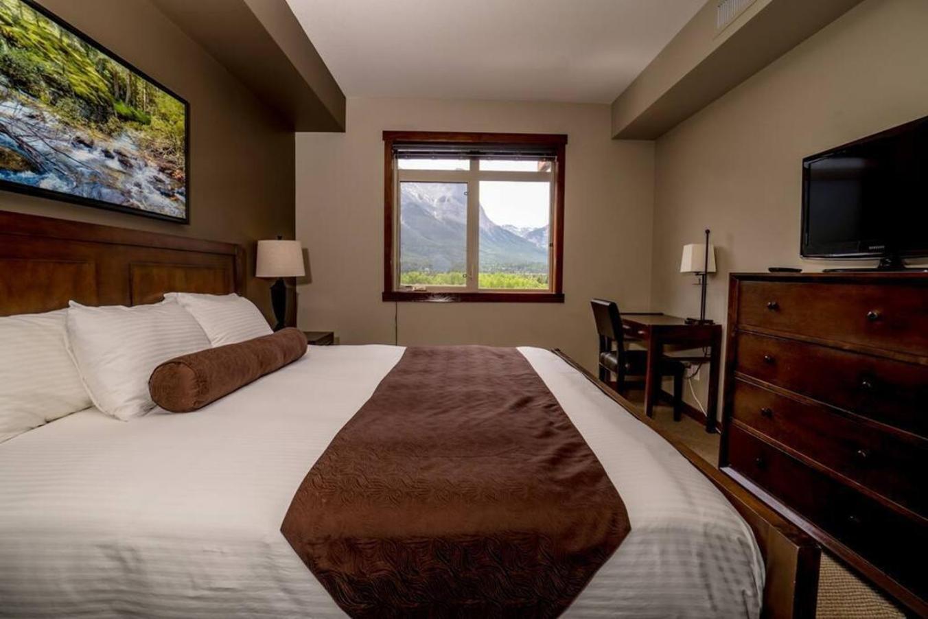 Spacious Penthouse Suite-King Beds-Pool & Hot Tub Canmore Exterior foto