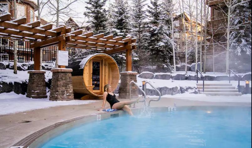 Spacious Penthouse Suite-King Beds-Pool & Hot Tub Canmore Exterior foto
