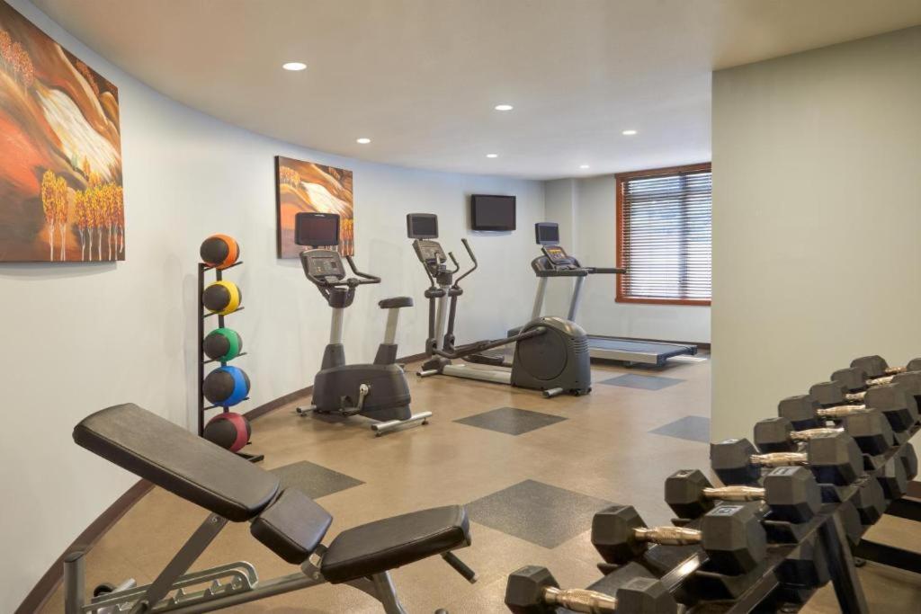 Spacious Penthouse Suite-King Beds-Pool & Hot Tub Canmore Exterior foto