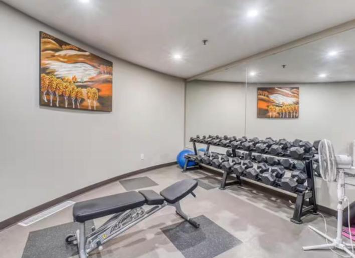 Spacious Penthouse Suite-King Beds-Pool & Hot Tub Canmore Exterior foto
